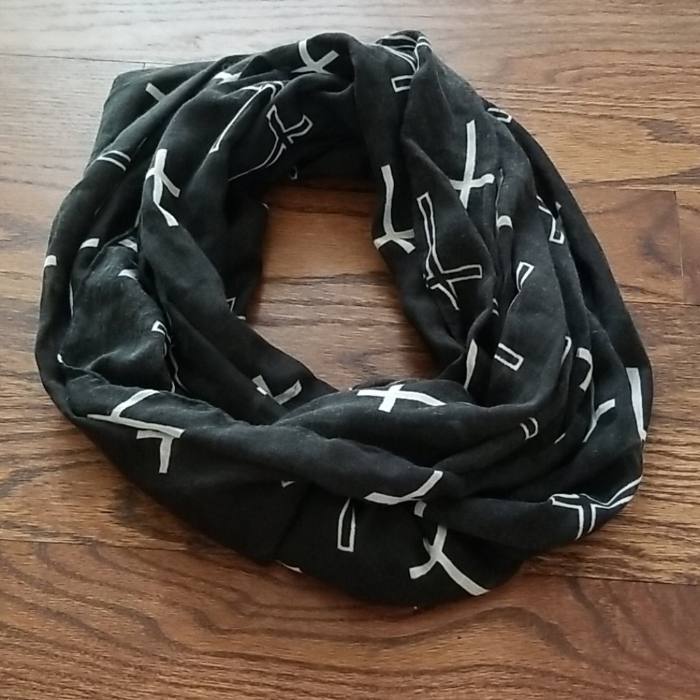 Black and white cross scarf🦋 - Picture 2 of 4